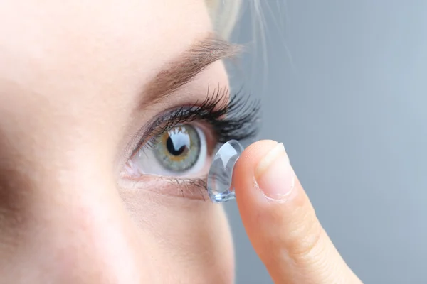 Adaptation de lentilles de contact